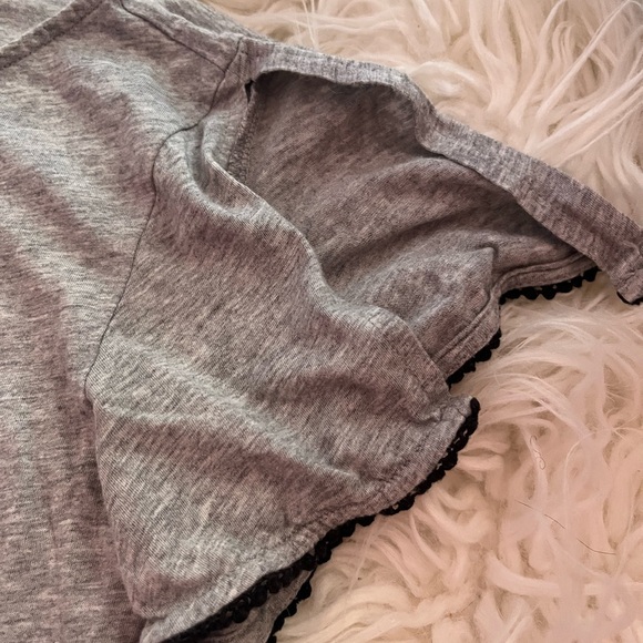 Loft Petite Heather Gray Split Sleeve Lace Trim Tee Size Small - Picture 3 of 6